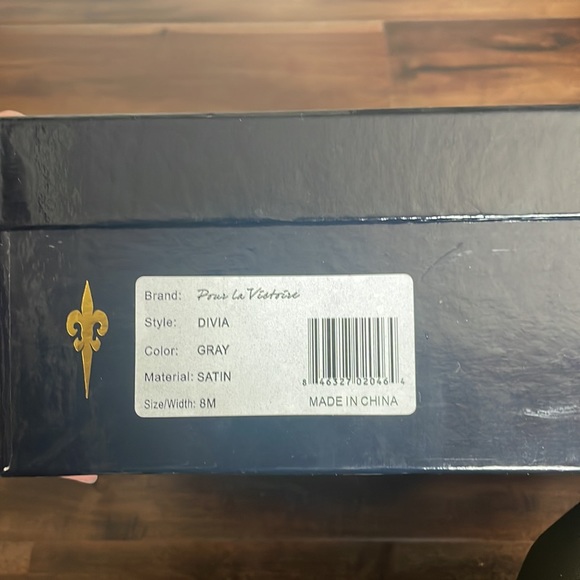 Light gray pour la Victoria wedge satin heel with bow. Beautiful shoe! - Picture 9 of 9